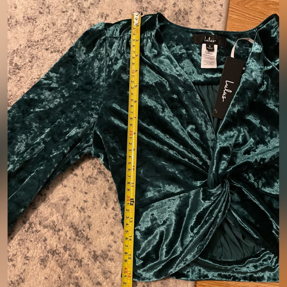 Lulus Emerald Green Crushed Velvet Twist-Front Long Sleeve Crop Top NWT Size S - Picture 5 of 12